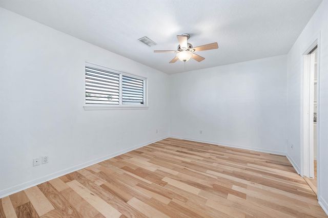 837 Marlin Street, Bayou Vista, TX 77563