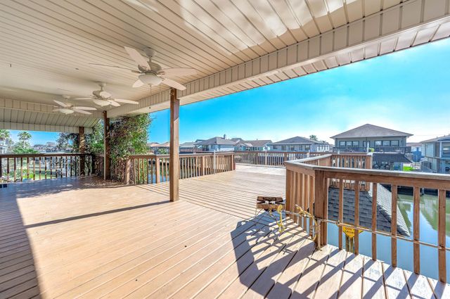 837 Marlin Street, Bayou Vista, TX 77563