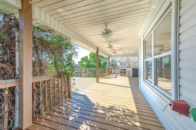 837 Marlin Street, Bayou Vista, TX 77563