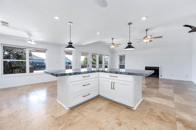 837 Marlin Street, Bayou Vista, TX 77563