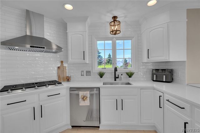 5252 Mallard Roost, Clarence, NY 14221