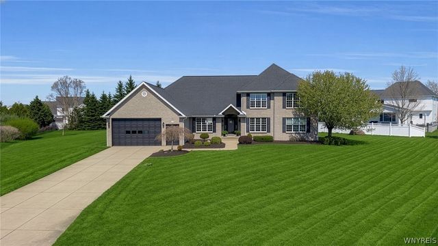 5252 Mallard Roost, Clarence, NY 14221
