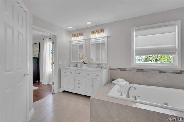 5252 Mallard Roost, Clarence, NY 14221