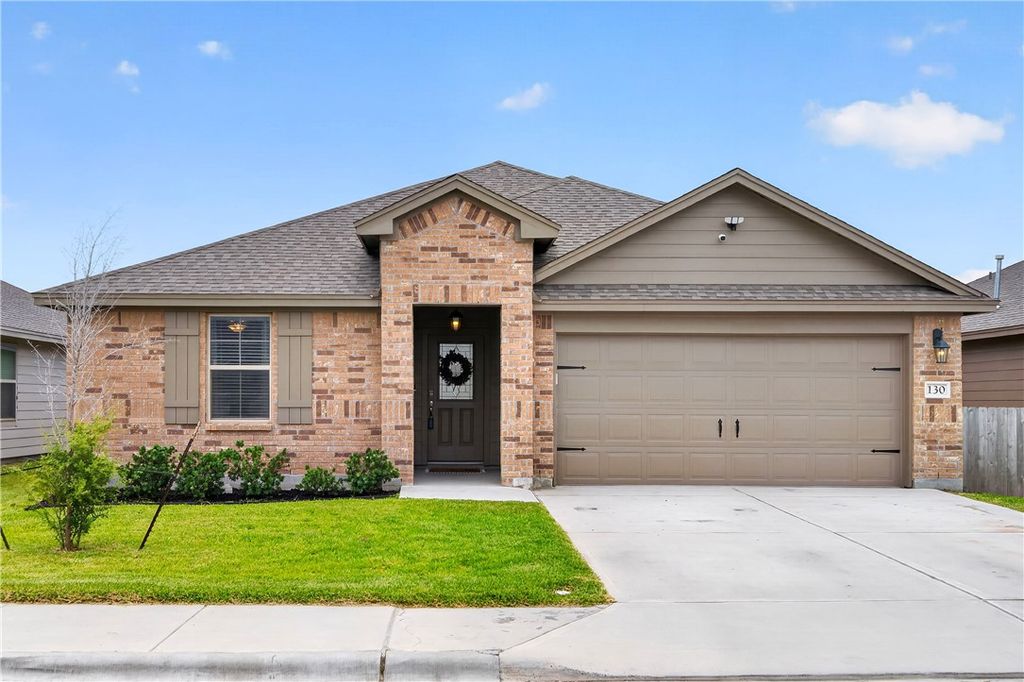 130 Donegal St, Sinton, TX 78387 — exterior