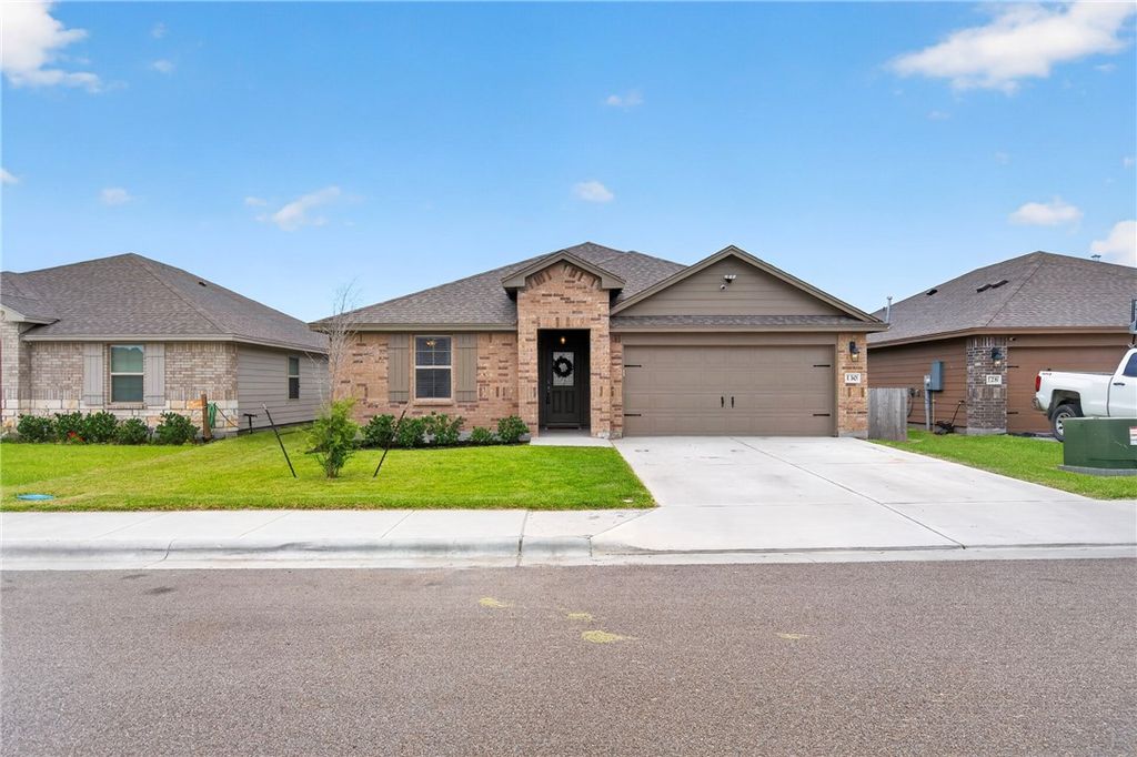 130 Donegal St, Sinton, TX 78387 — photo 2