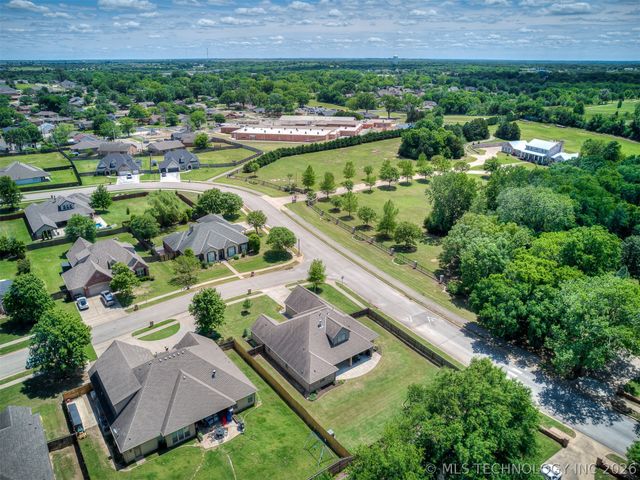 2125 Turtle Creek Street, Bartlesville, OK 74006