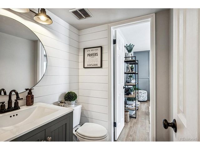 6809 S Niagara Ct, Centennial, CO 80112