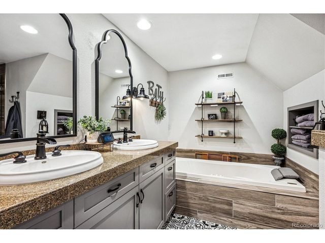 6809 S Niagara Ct, Centennial, CO 80112