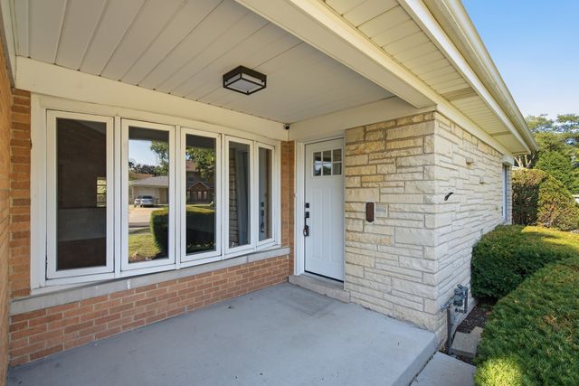 5022 Fargo Avenue, Skokie, IL 60077