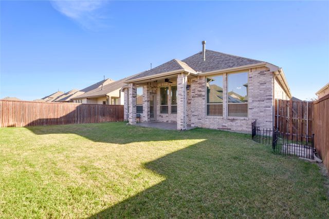 2813 Upland Trail Lane, Aubrey, TX 76227