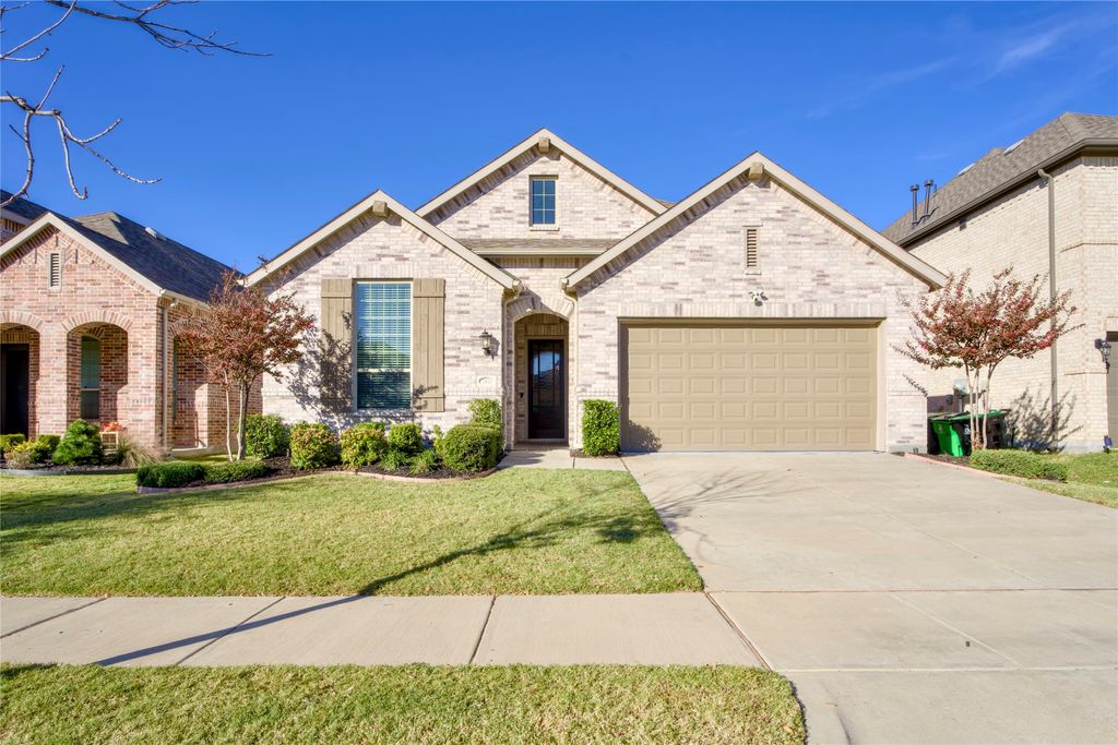 2813 Upland Trail Lane, Aubrey, TX 76227