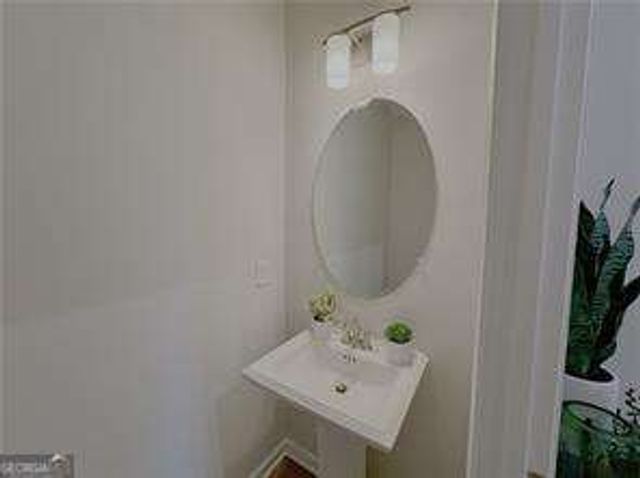 477 Crown Drive, Emerson, GA 30137