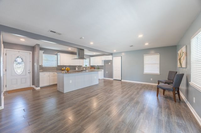 3517 Slade Boulevard, Fort Worth, TX 76116