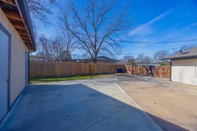3517 Slade Boulevard, Fort Worth, TX 76116