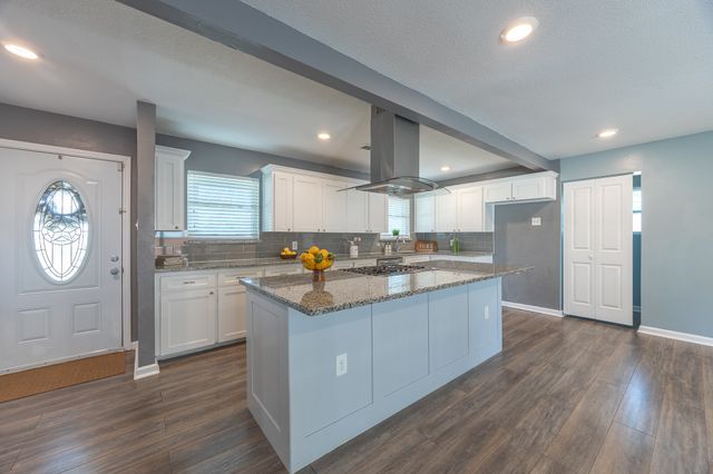 3517 Slade Boulevard, Fort Worth, TX 76116