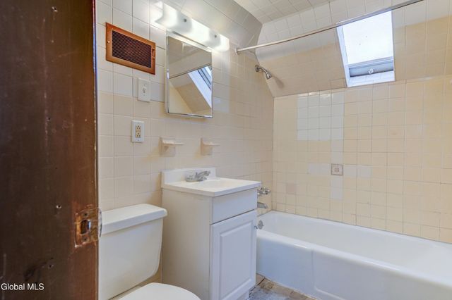 609 McClellan Street, Schenectady, NY 12304