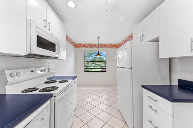 33 Southport Lane D, Boynton Beach, FL 33436