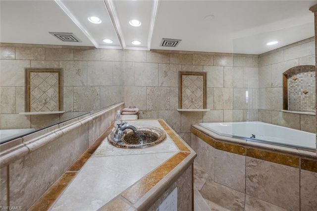 4751 Gulf Shore BLVD N 507, Naples, FL 34103