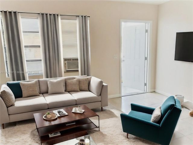 417 NW 2nd Ave 3, Hallandale Beach, FL 33009