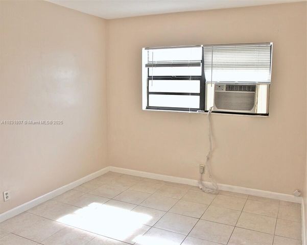417 NW 2nd Ave 3, Hallandale Beach, FL 33009