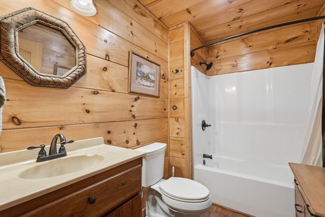 118 Cherokee Rd, Spencer, TN 38585