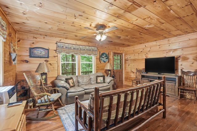 118 Cherokee Rd, Spencer, TN 38585