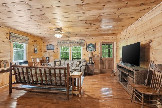 118 Cherokee Rd, Spencer, TN 38585