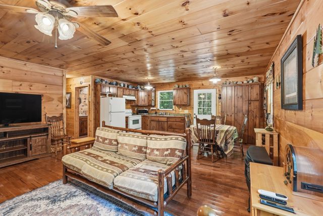 118 Cherokee Rd, Spencer, TN 38585