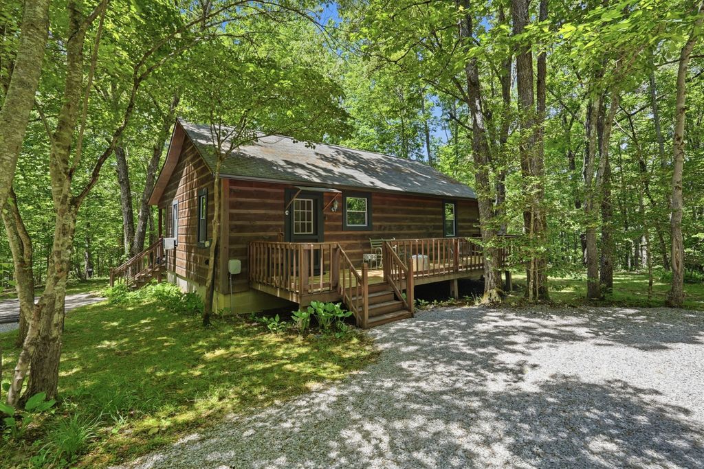 118 Cherokee Rd, Spencer, TN 38585