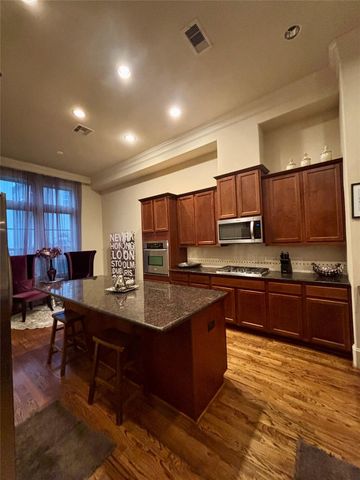 2717 Arabelle Grove, Houston, TX 77007