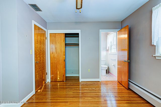 3911 Woodgate Ln, Louisville, KY 40220