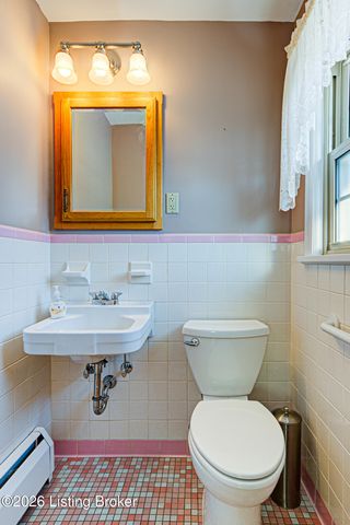 3911 Woodgate Ln, Louisville, KY 40220