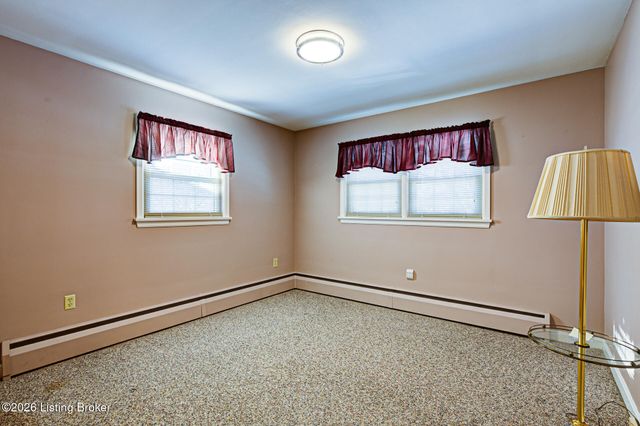 3911 Woodgate Ln, Louisville, KY 40220