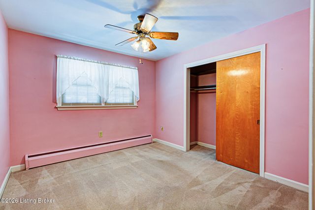 3911 Woodgate Ln, Louisville, KY 40220