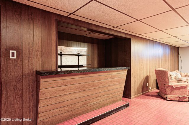 3911 Woodgate Ln, Louisville, KY 40220