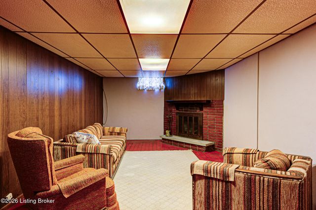 3911 Woodgate Ln, Louisville, KY 40220