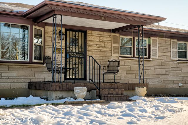 3911 Woodgate Ln, Louisville, KY 40220