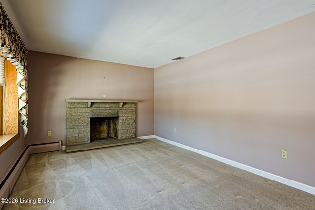 3911 Woodgate Ln, Louisville, KY 40220