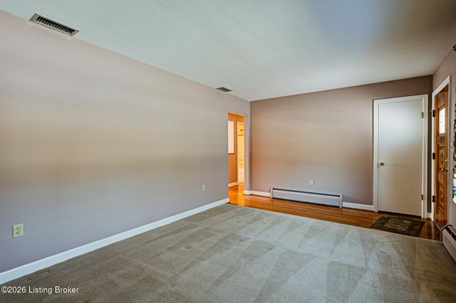 3911 Woodgate Ln, Louisville, KY 40220