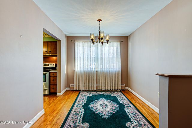 3911 Woodgate Ln, Louisville, KY 40220