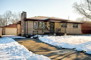 3911 Woodgate Ln, Louisville, KY 40220