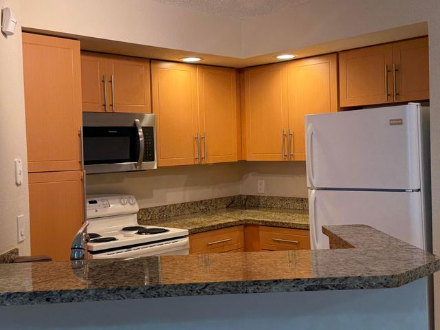 3390 N Pinewalk Dr Drive N 1012, Margate, FL 33063