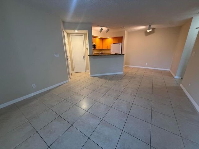 3390 N Pinewalk Dr Drive N 1012, Margate, FL 33063