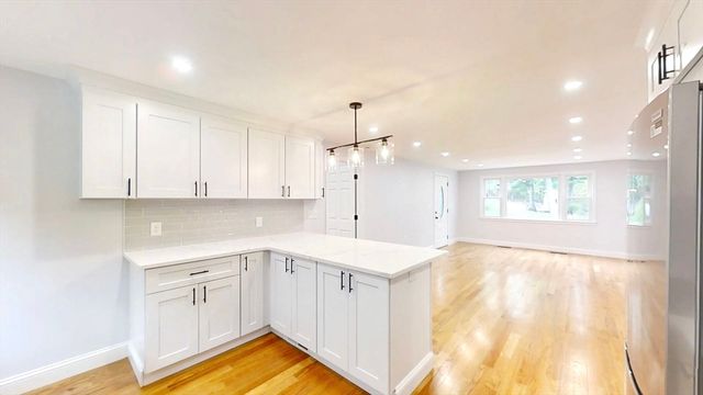 8 Reardon Rd, Hudson, MA 01749
