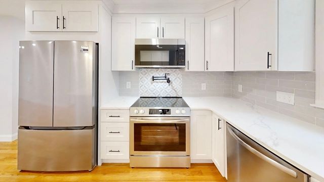 8 Reardon Rd, Hudson, MA 01749
