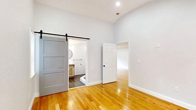 8 Reardon Rd, Hudson, MA 01749