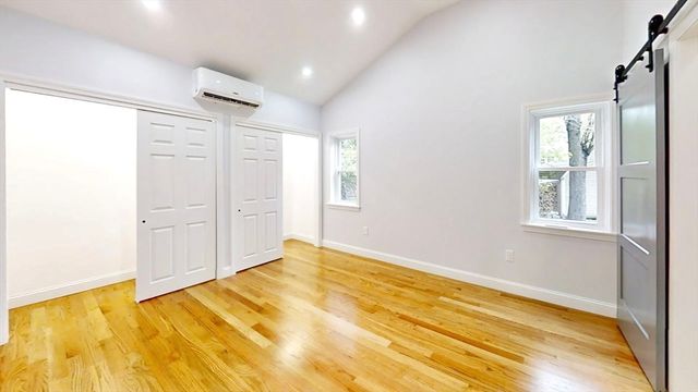 8 Reardon Rd, Hudson, MA 01749