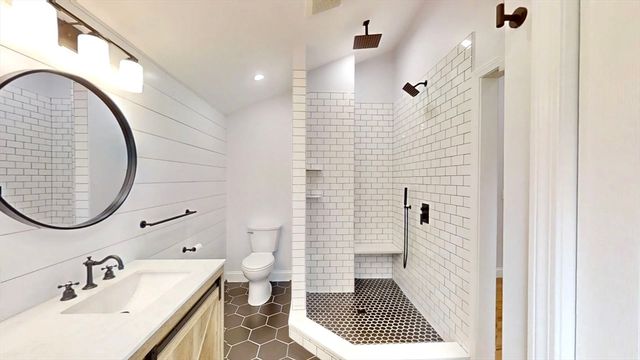 8 Reardon Rd, Hudson, MA 01749