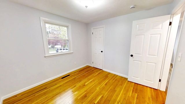 8 Reardon Rd, Hudson, MA 01749