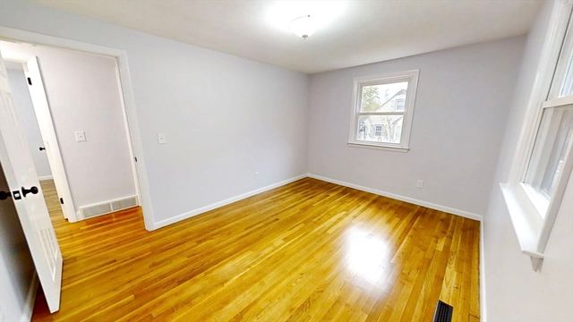 8 Reardon Rd, Hudson, MA 01749